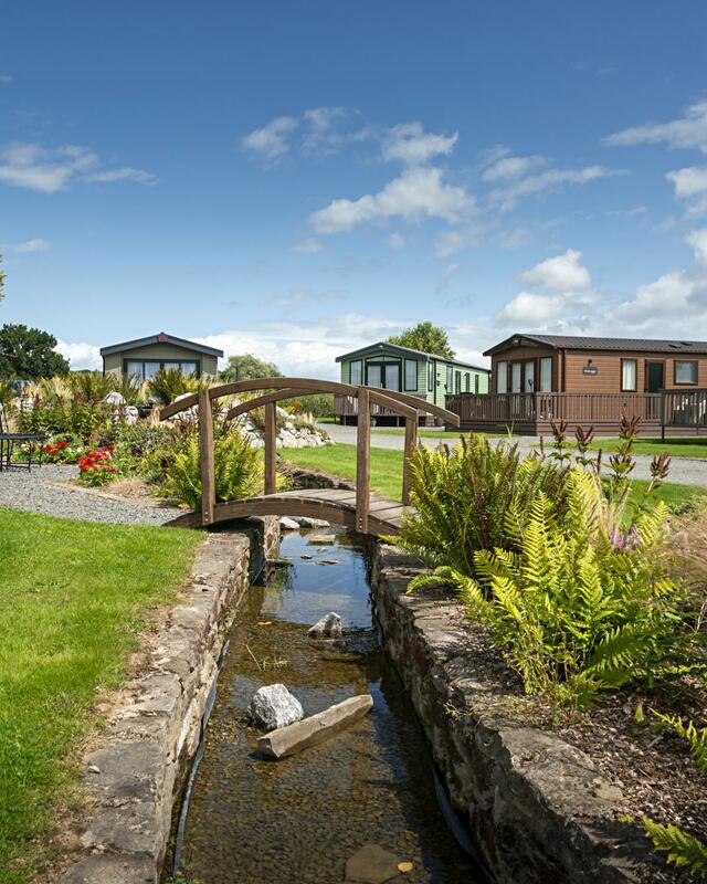 5 star caravan holiday home park with fishing lake in Herefordshire