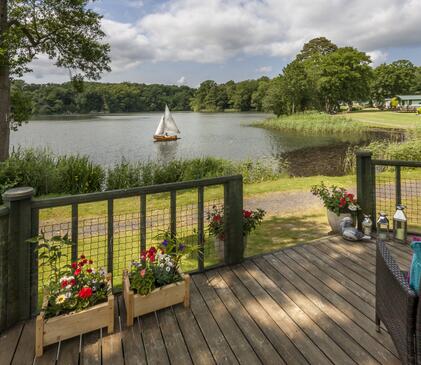5 star caravan holiday park herefordshire with fishing