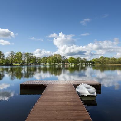 Lakeside caravan holiday park - lake view at Pearl Lake