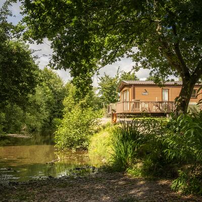 Arrow Bank peaceful 5 star caravan holiday park