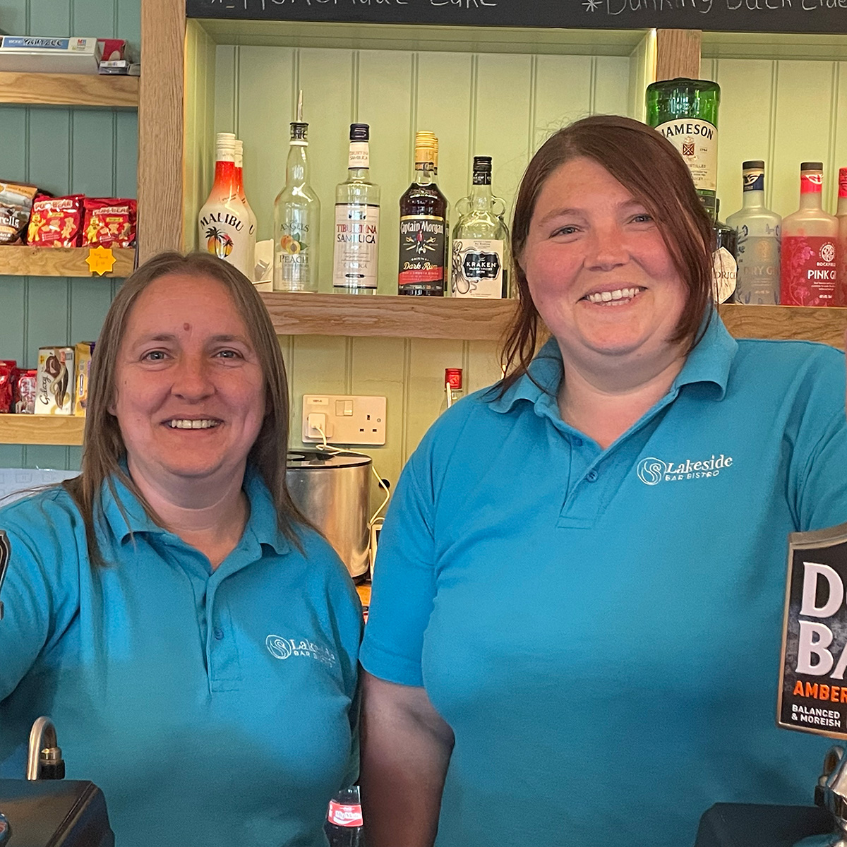Lakeside Bar & Bistro Team - Discover Parks