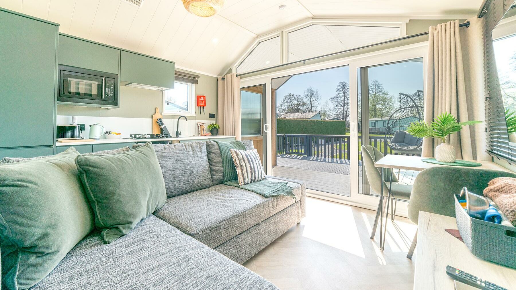 Self-Catering-Glamping-aspect-ratio-16-9