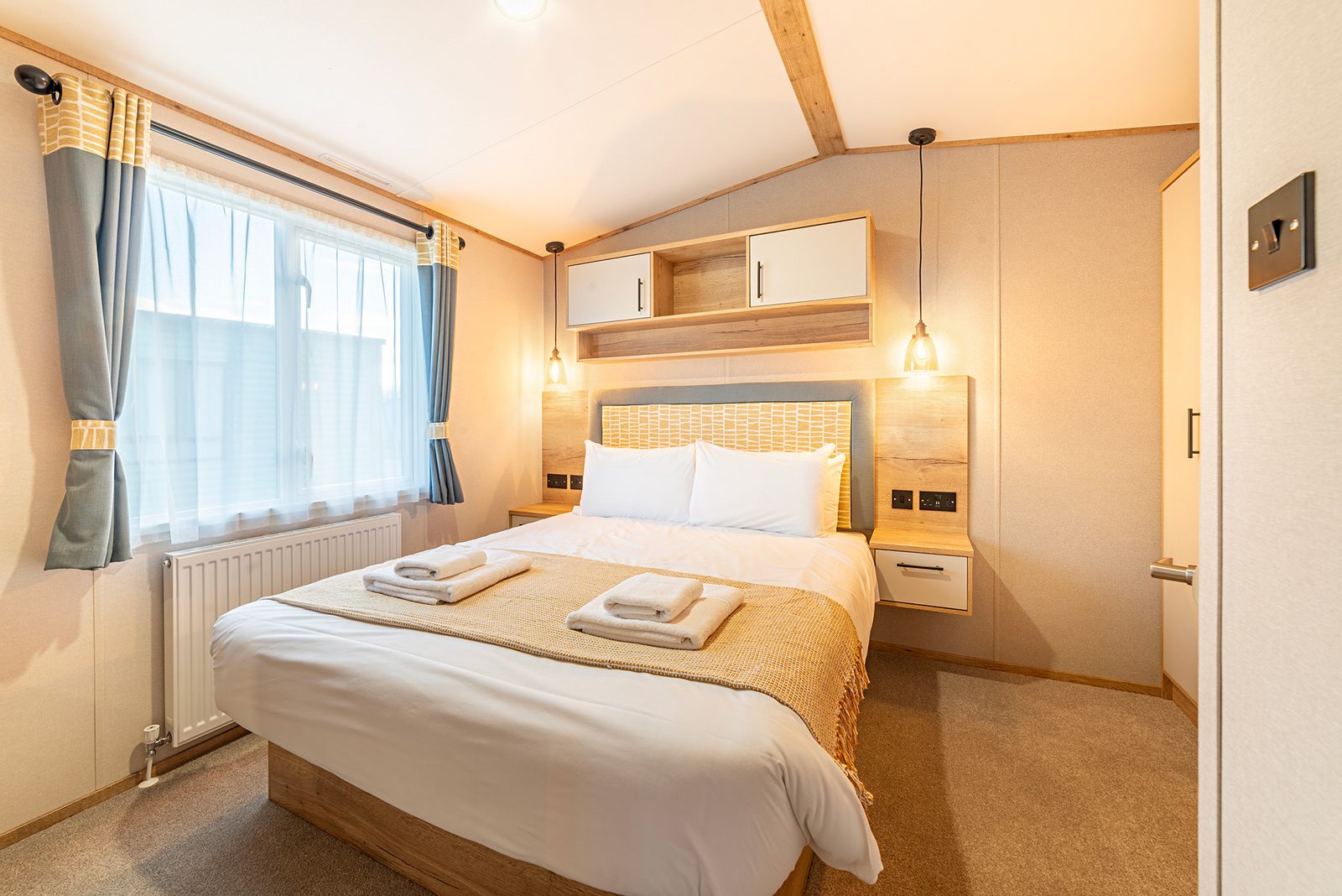 Classic Holiday Home Bedroom - Discover Parks