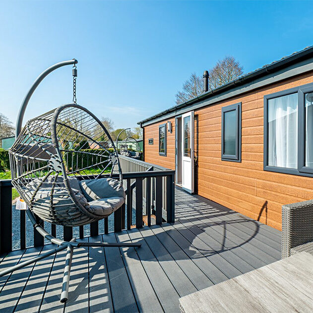 Luxury-Lodge-Exterior-Discover-Parks-aspect-ratio-1-1