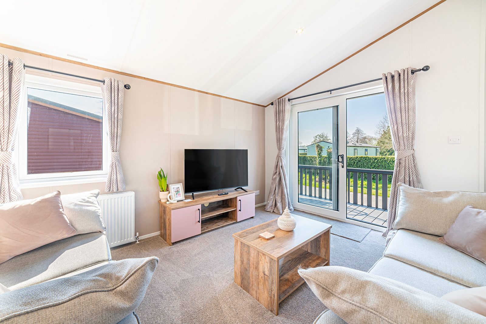 Luxury Lodge Living Room - Discover Parks