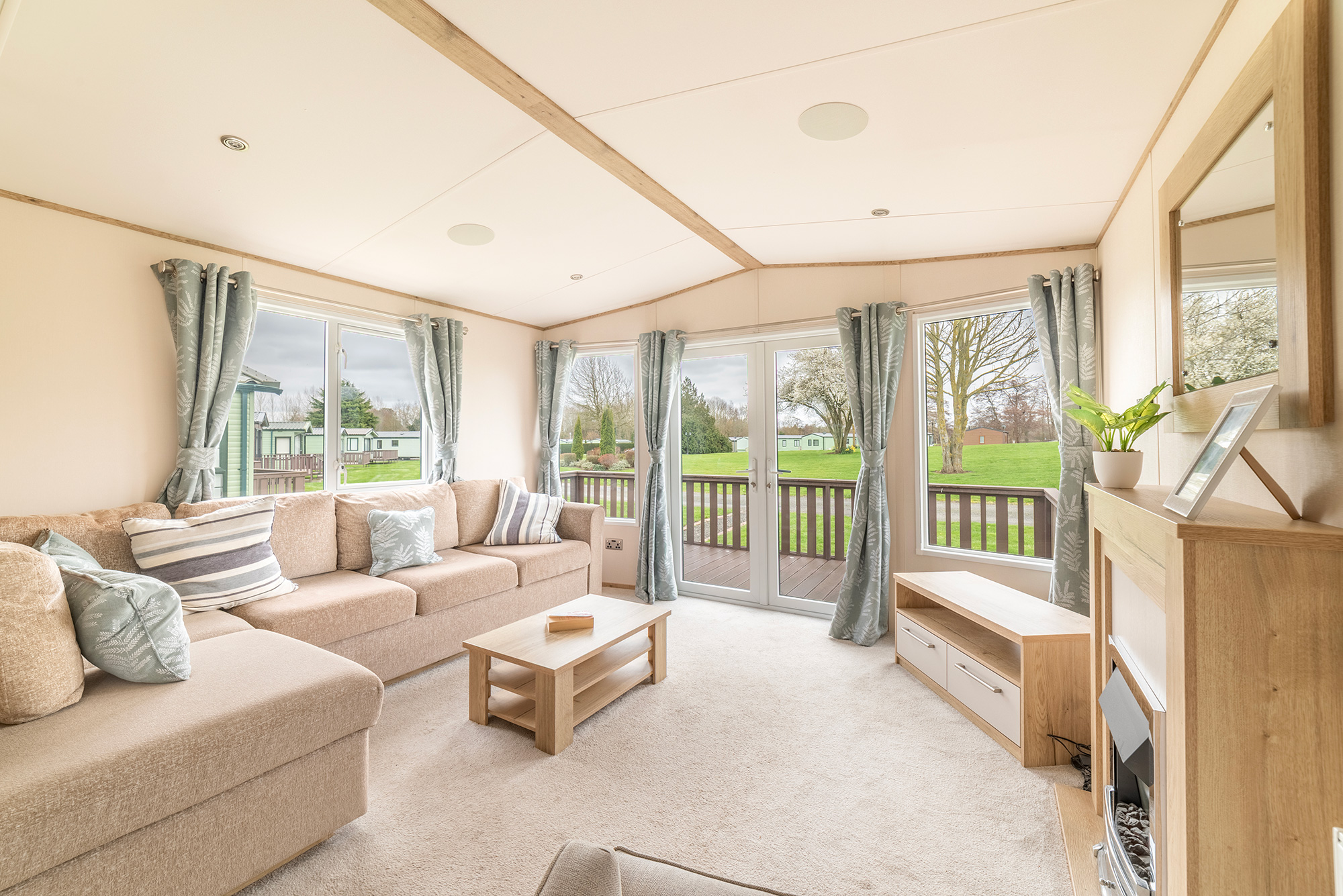 ABI Clarendon for sale at Arrow Bank. Lounge photo