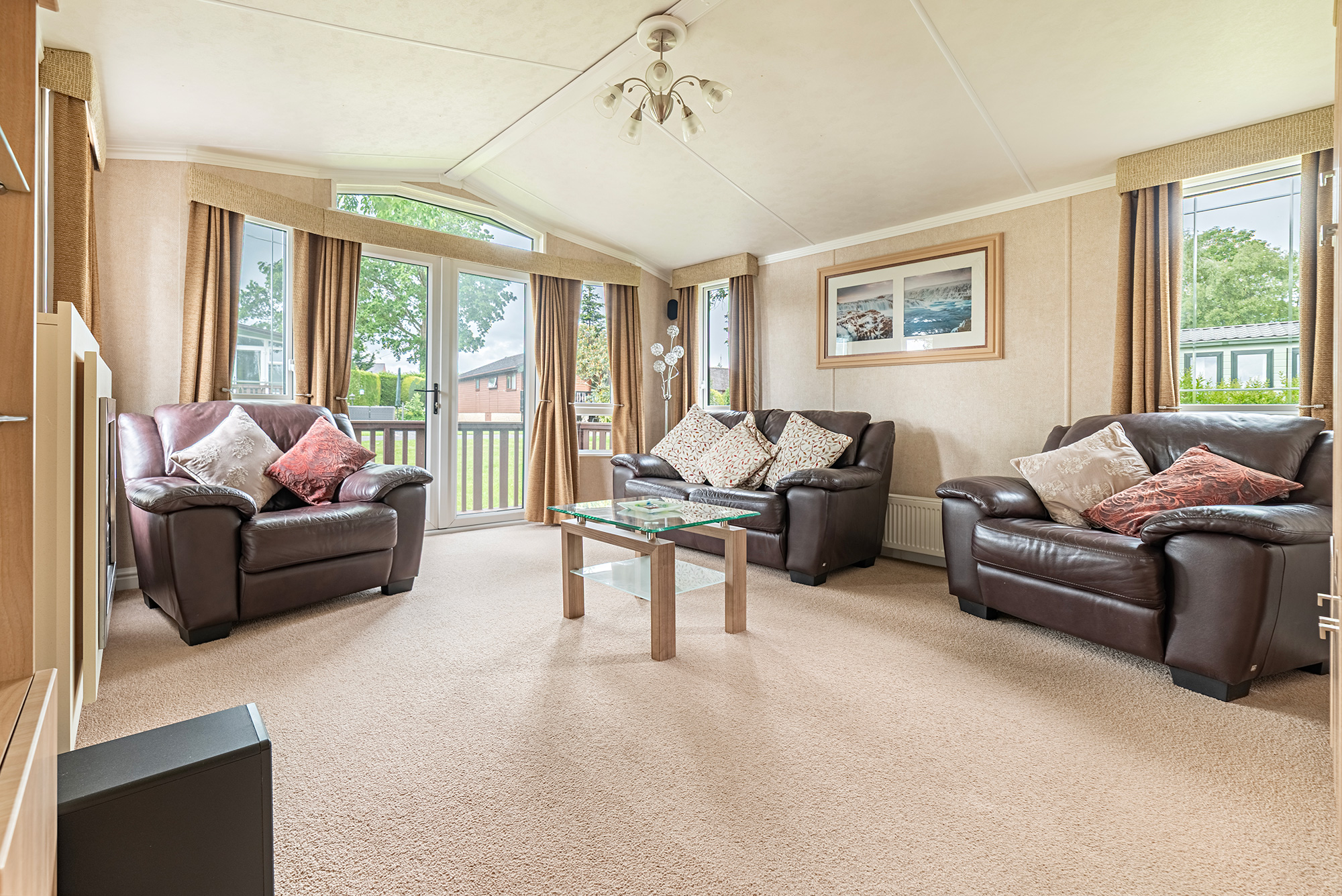 Willerby Vogue caravan holiday home for sale at Pearl Lake Country Holiday Park. Lounge photo